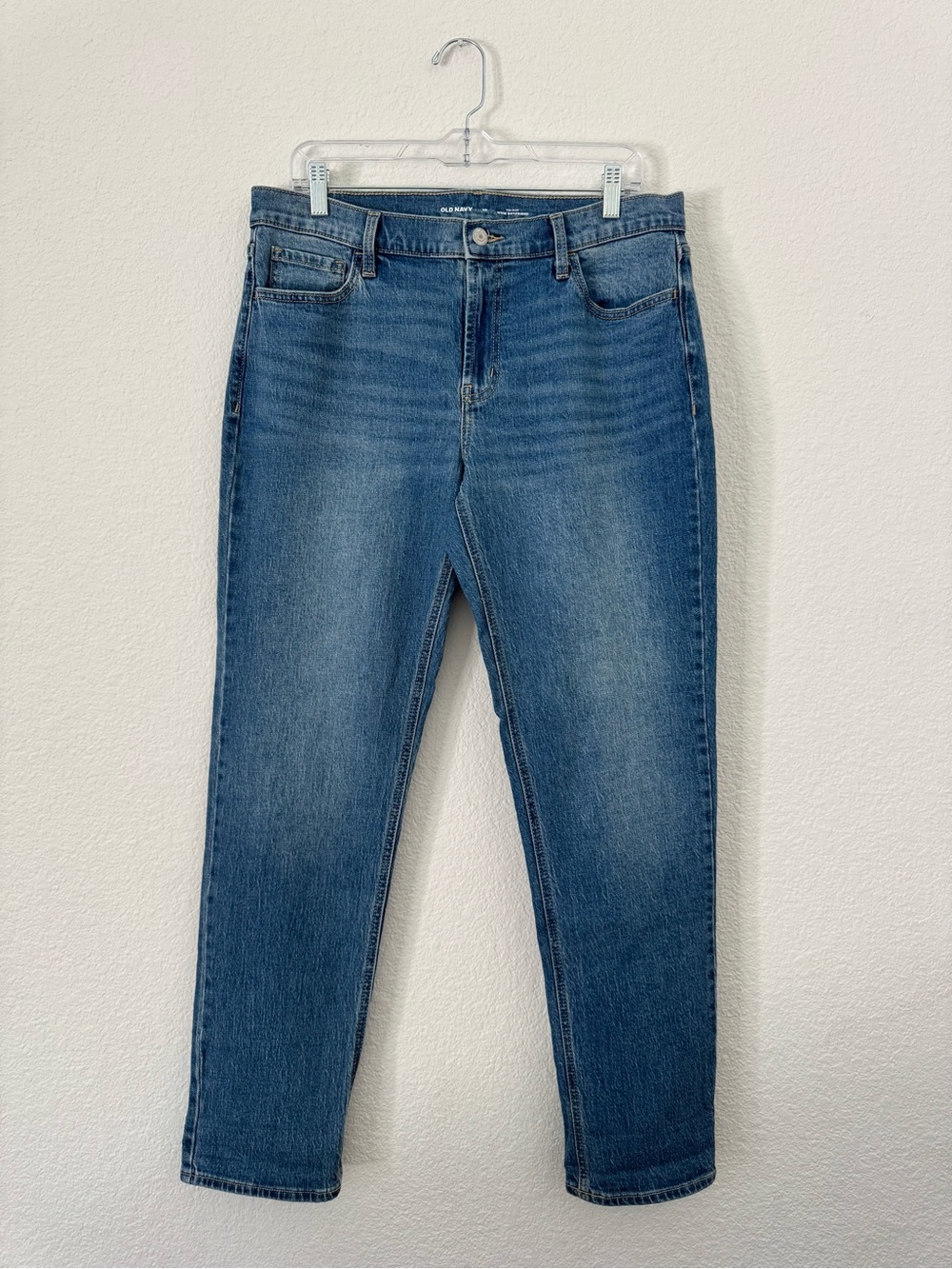 Old Navy Mid-Rise WOW Boyfriend Jeans Size 10 Medium Wash